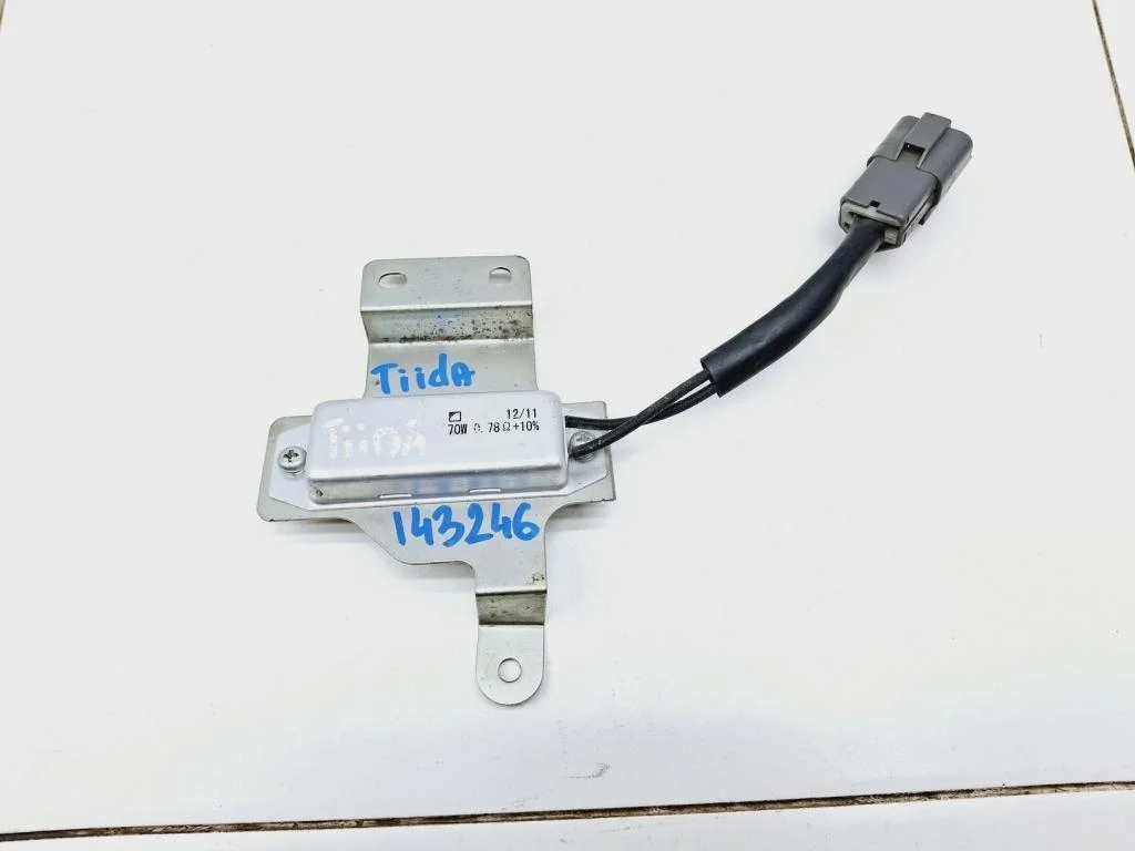 Блок управления вентилятором Nissan Tiida C11