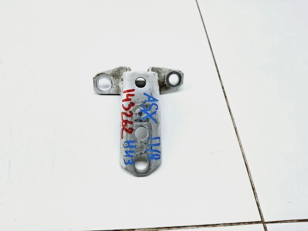 Петля двери передней Mitsubishi ASX 2017