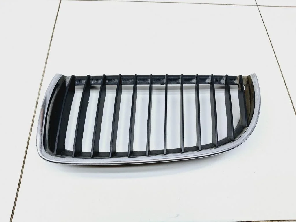 Решетка радиатора левая BMW 3-Series E90, E91, E92, E93