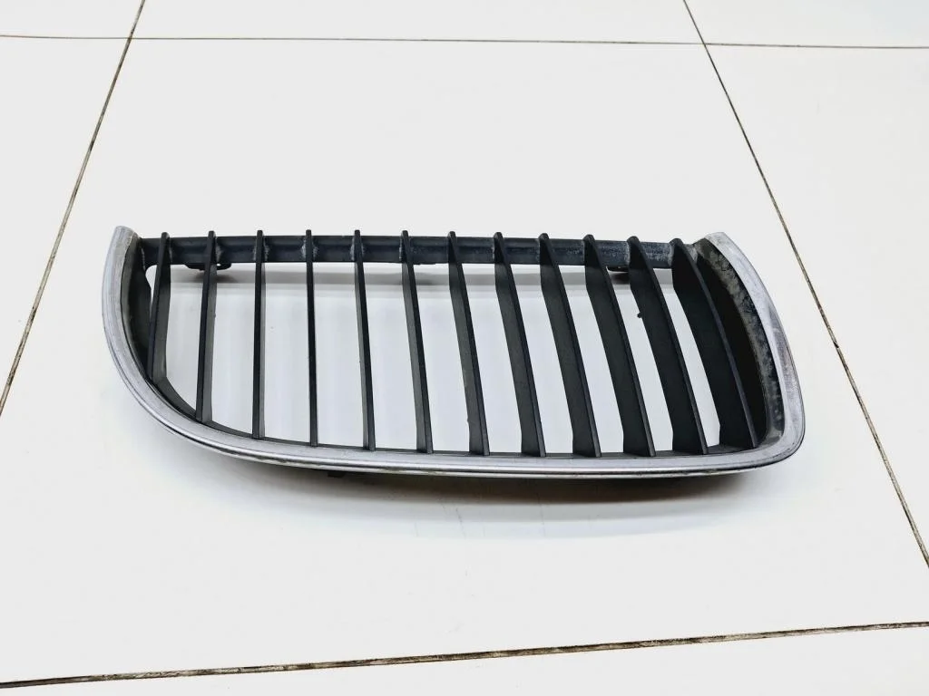 Решетка радиатора правая BMW 3-Series E90, E91, E92, E93