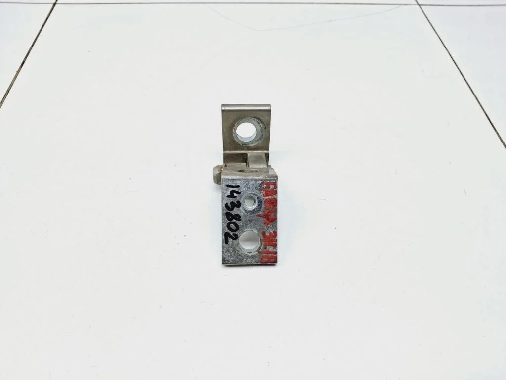 Петля двери Skoda Fabia 1 6Y