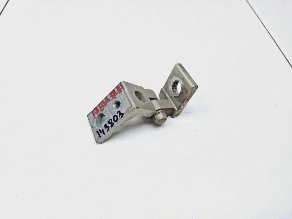 Петля двери Skoda Fabia 1 6Y