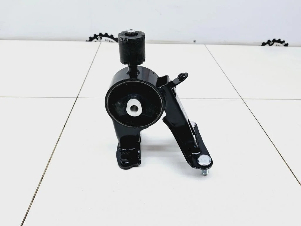 Опора двигателя задняя Toyota Corolla E150