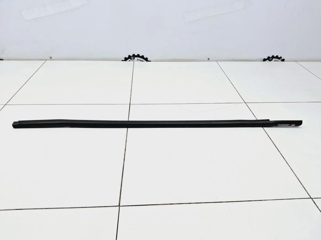 Накладка стекла переднего левого Renault Fluence 2010