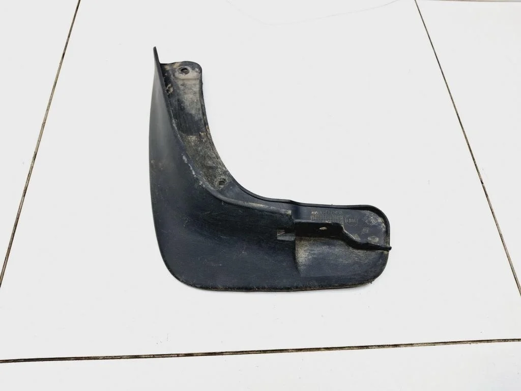 Брызговик передний левый Renault Fluence 2010