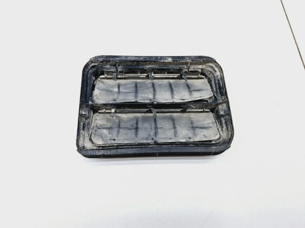 Решетка вентиляционная Renault Sandero 1 2010 BS