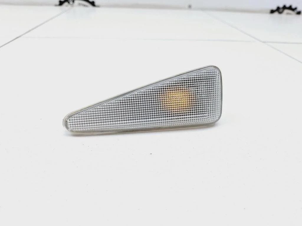 Повторитель на крыло правый Renault Sandero 1 2010 BS