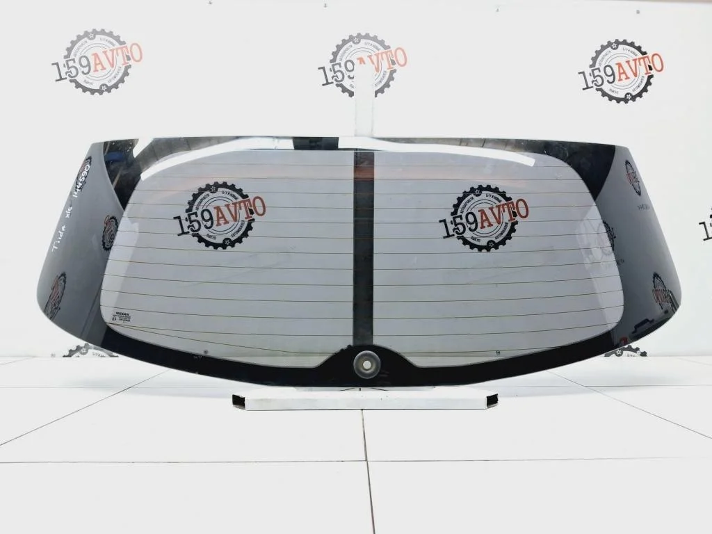 Стекло двери багажника Nissan Tiida C11