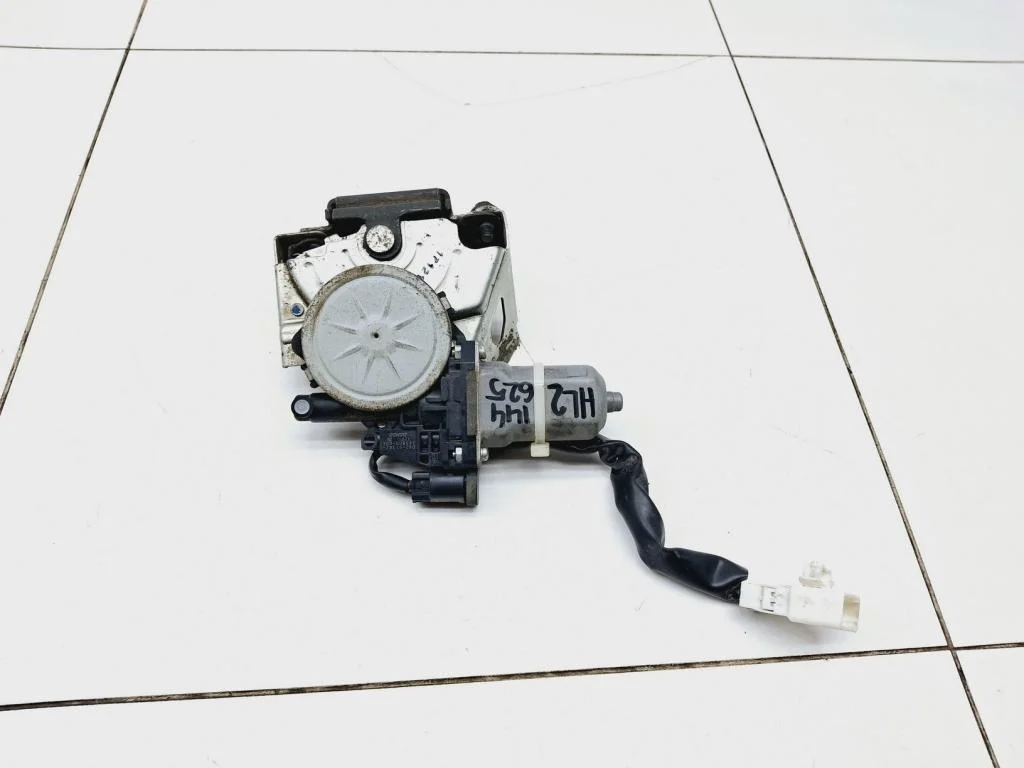 Замок багажника Toyota Highlander 2 2011 XU40