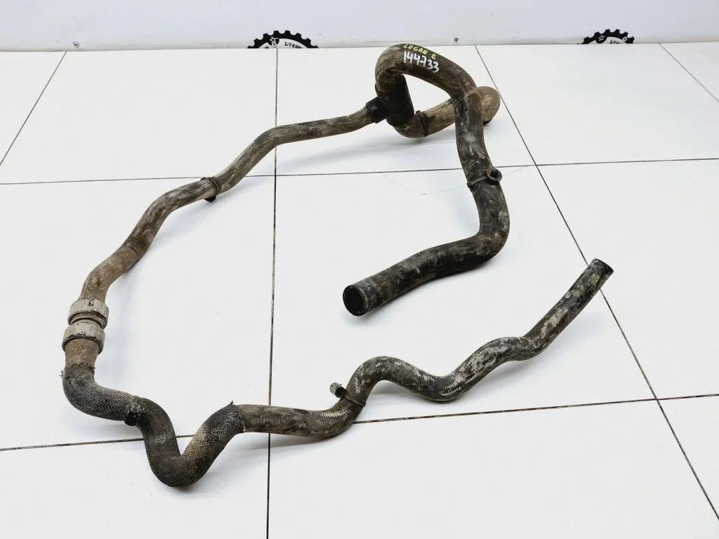 Патрубок радиатора Renault Logan 2 2015 L52