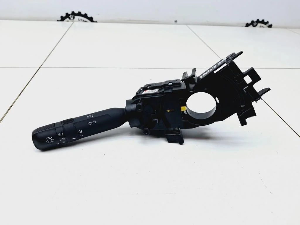 Переключатель поворотов подрулевой Kia RIO 4 2018 FB