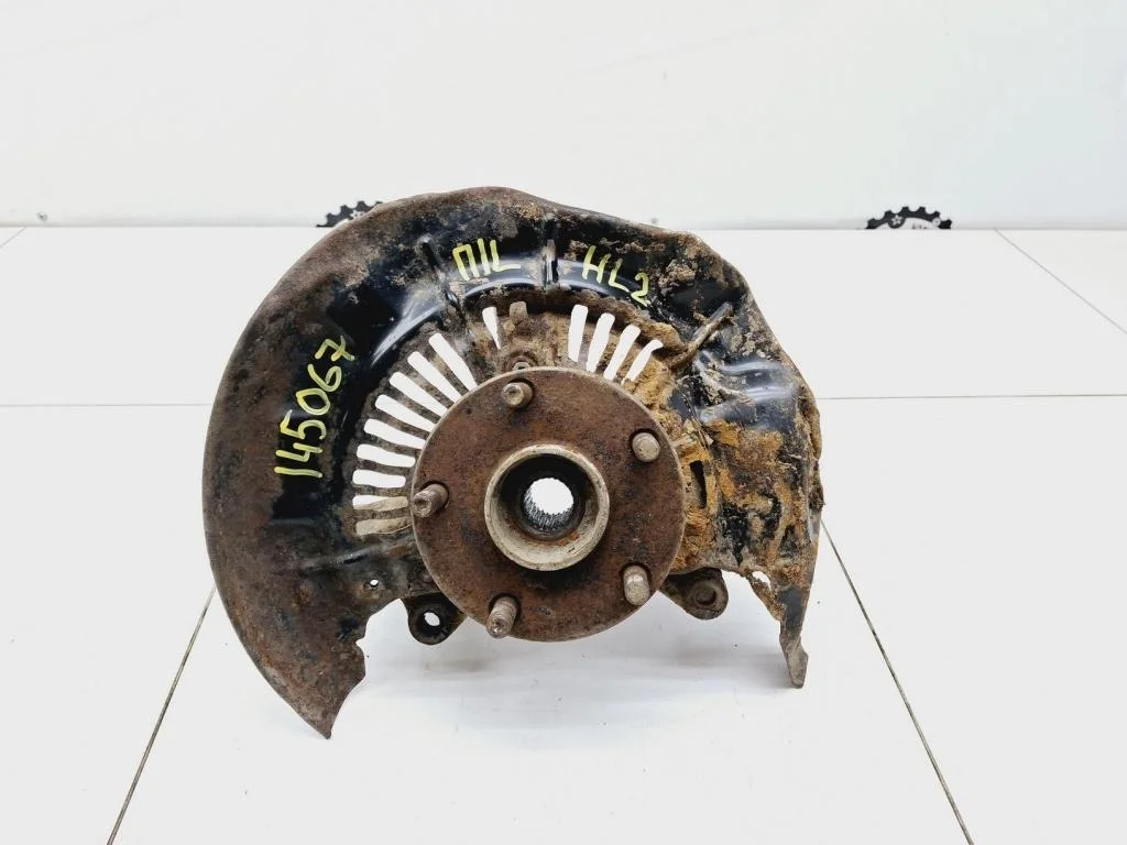 Кулак поворотный передний левый Toyota Highlander 2 2011 XU40