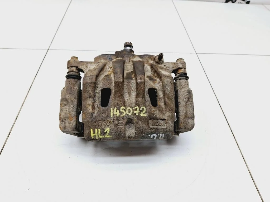 Суппорт передний левый Toyota Highlander 2 2011 XU40