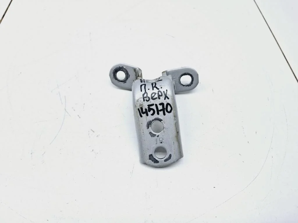 Петля двери передней правой верхняя Toyota Highlander 2 2011 XU40