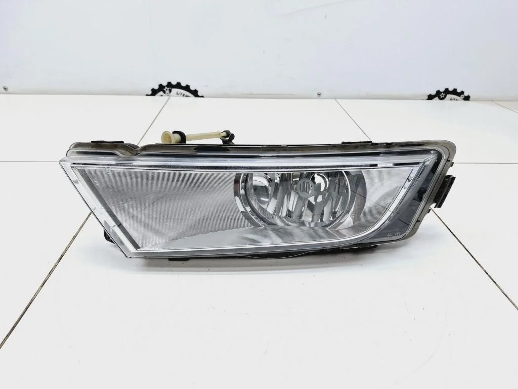 Фара противотуманная левая Skoda Octavia 3 A7