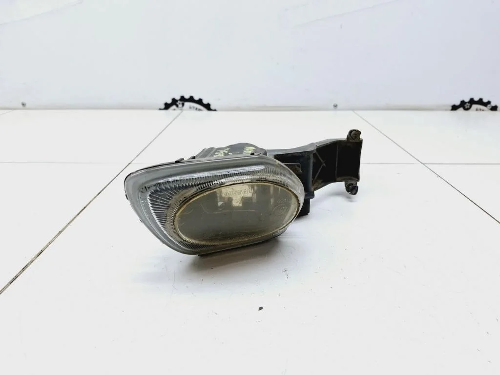 Фара противотуманная левая Nissan Maxima A33