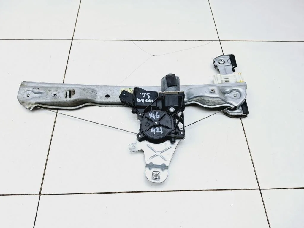 Стеклоподъемник задний левый Opel Meriva 2012 B