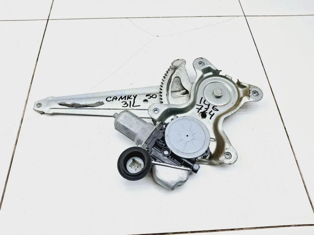 Стеклоподъемник задний левый Toyota Camry 2012 XV50