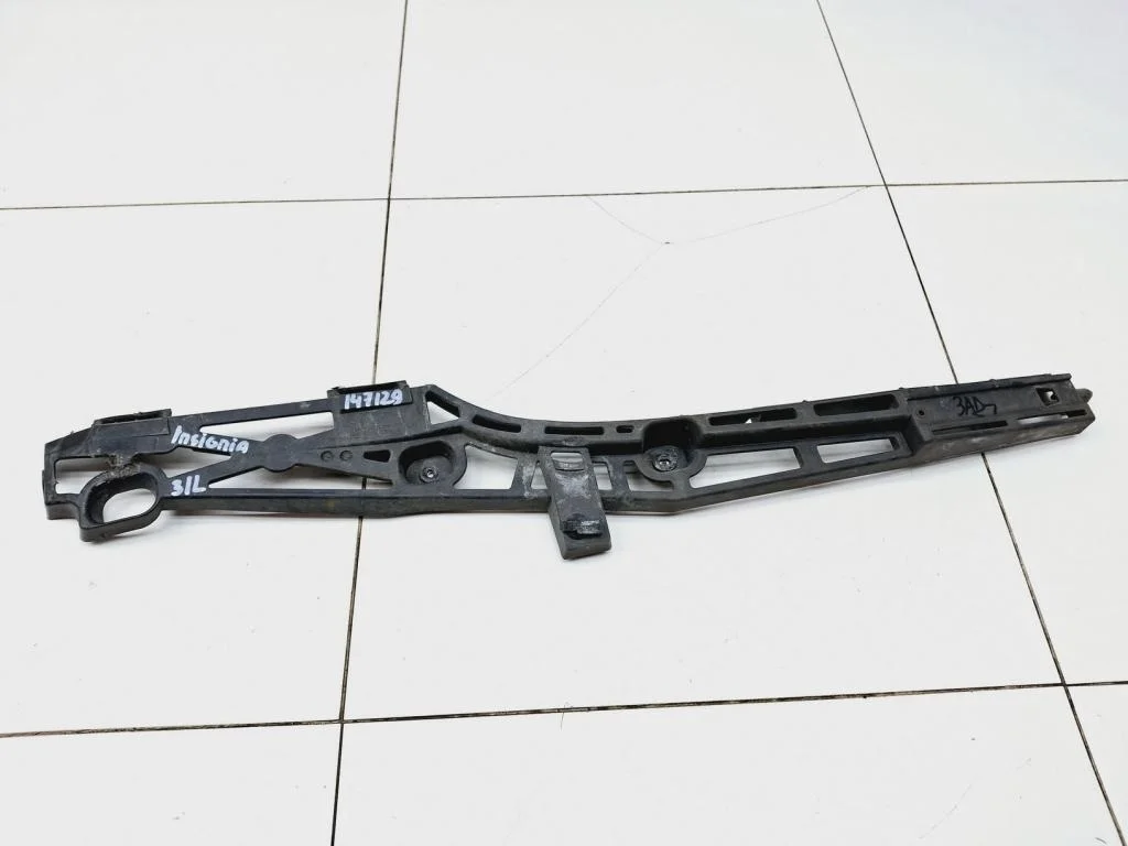 Кронштейн заднего бампера левый Opel Insignia 2017