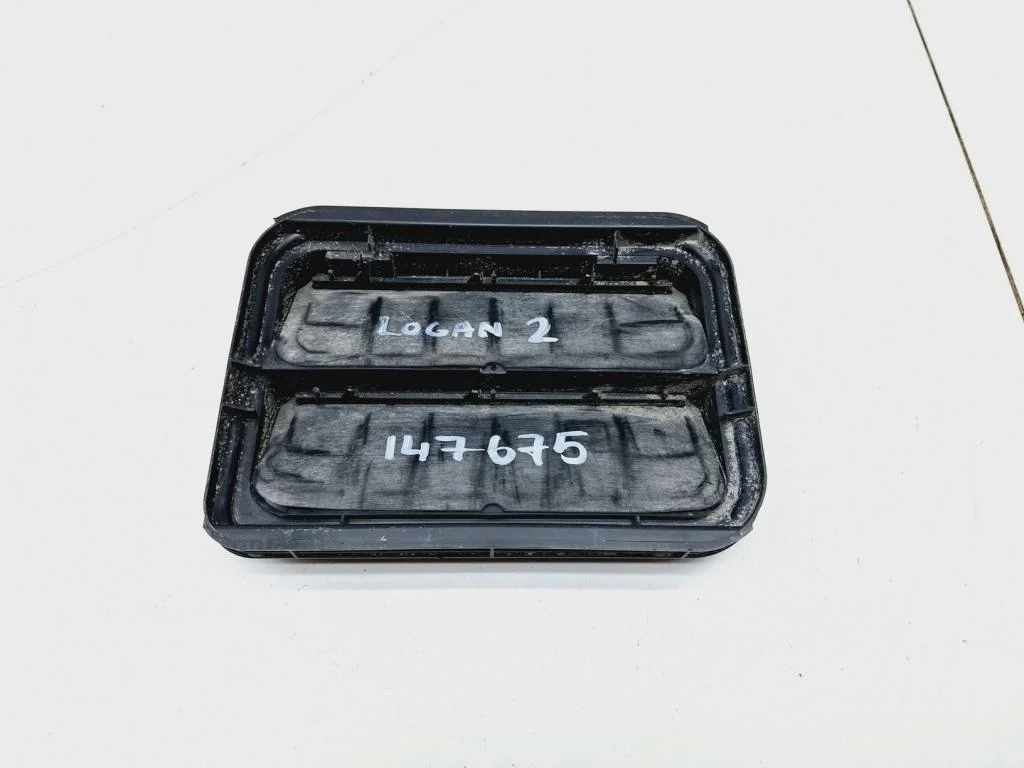 Решетка вентиляционная Renault Logan 2 L52