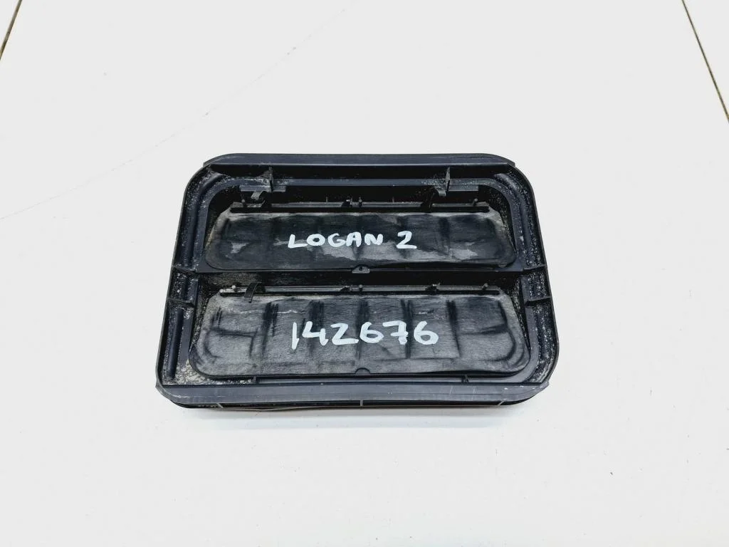 Решетка вентиляционная Renault Logan 2 L52