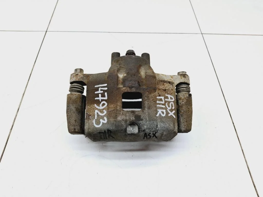 Суппорт передний правый Mitsubishi ASX 2014