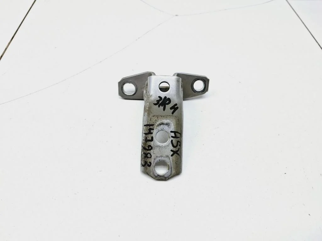 Петля двери задней правой нижняя Mitsubishi ASX 2014