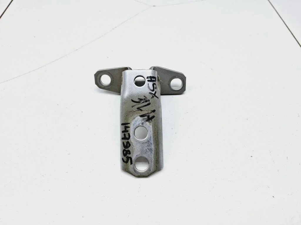 Петля двери задней левой нижняя Mitsubishi ASX 2014