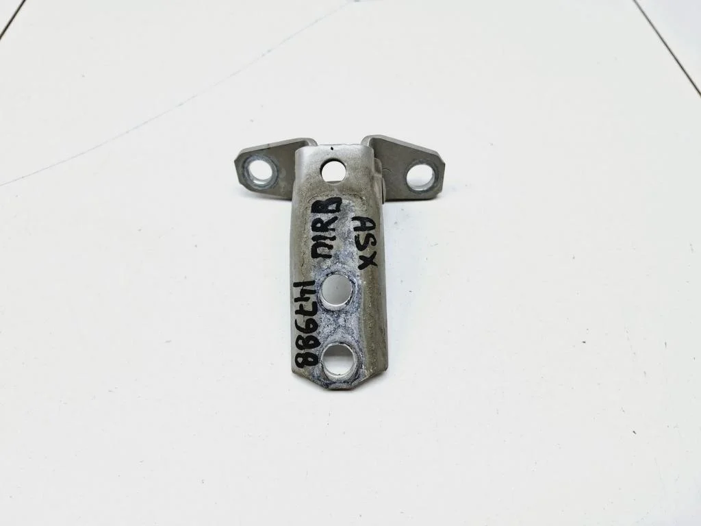 Петля двери Mitsubishi ASX 2014