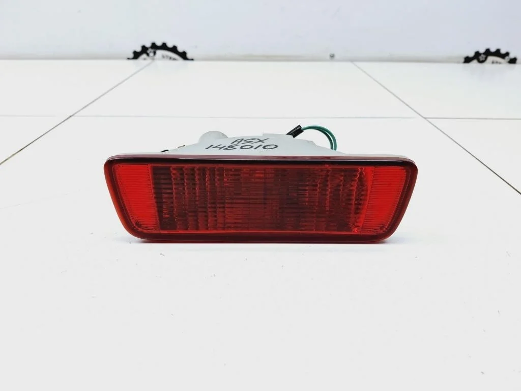 Фонарь задний в бампер Mitsubishi ASX 2014