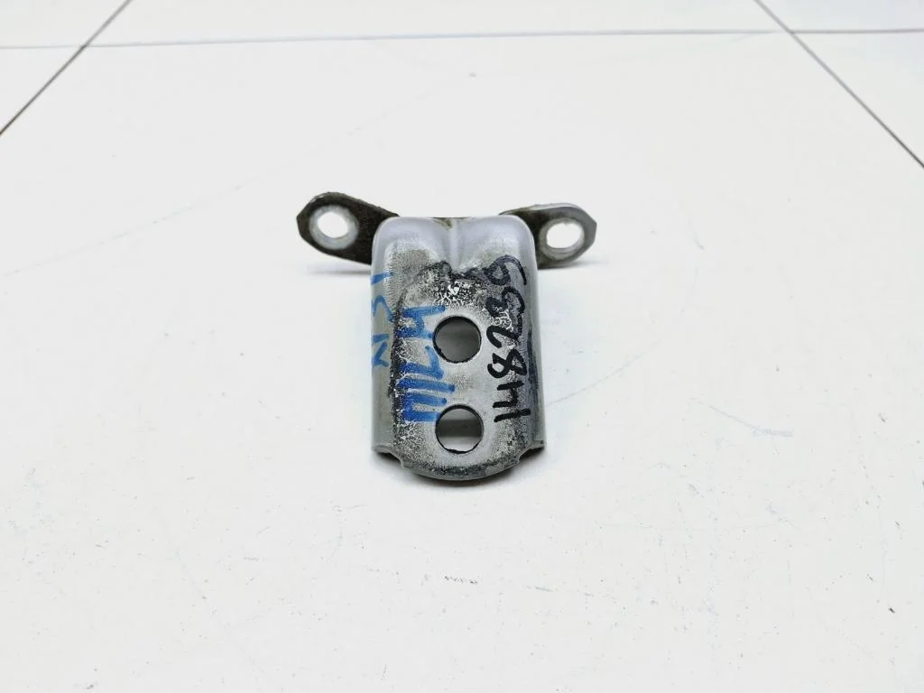 Петля двери передней левой нижняя Nissan X-Trail 2011 T31