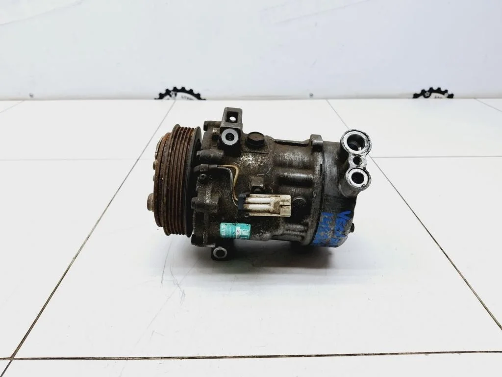 Компрессор кондиционера Opel Vectra