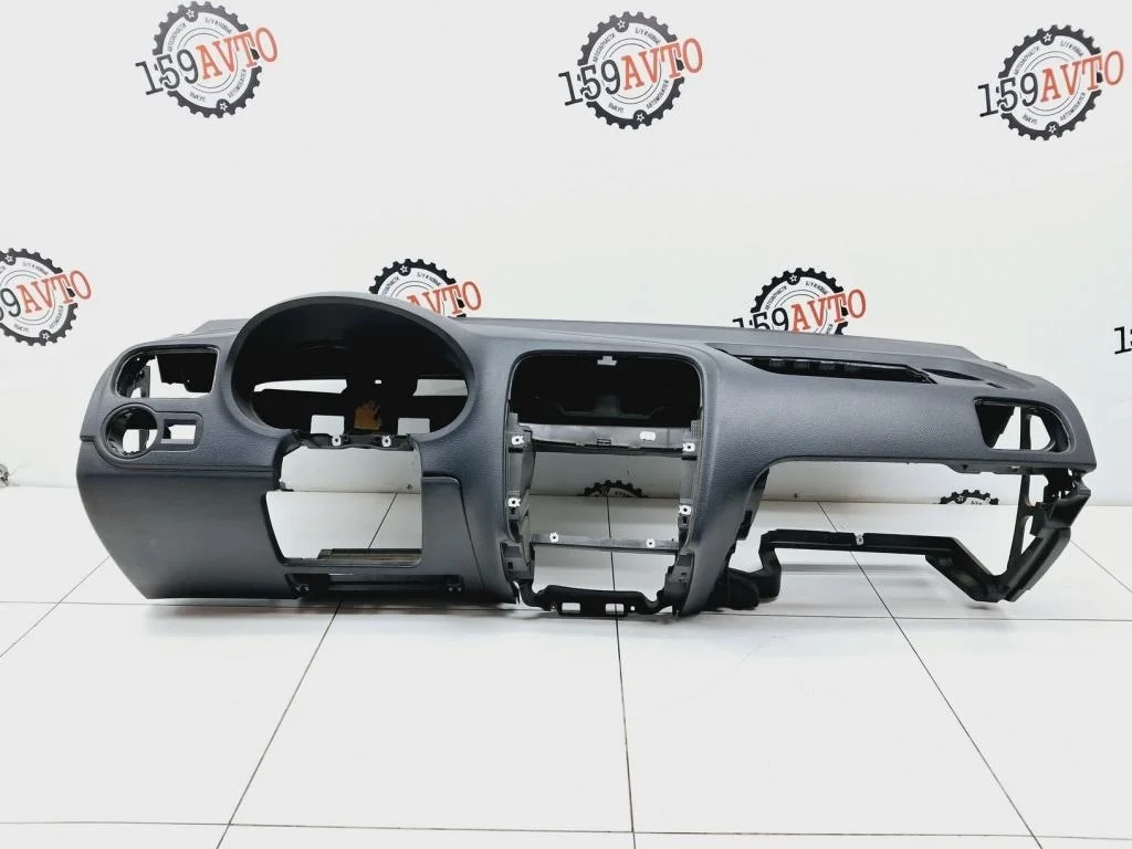 Торпедо Volkswagen Polo 5