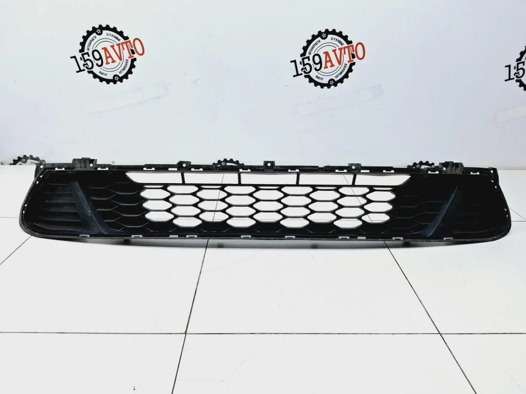 Решетка в бампер центральная Kia Ceed 3 CD