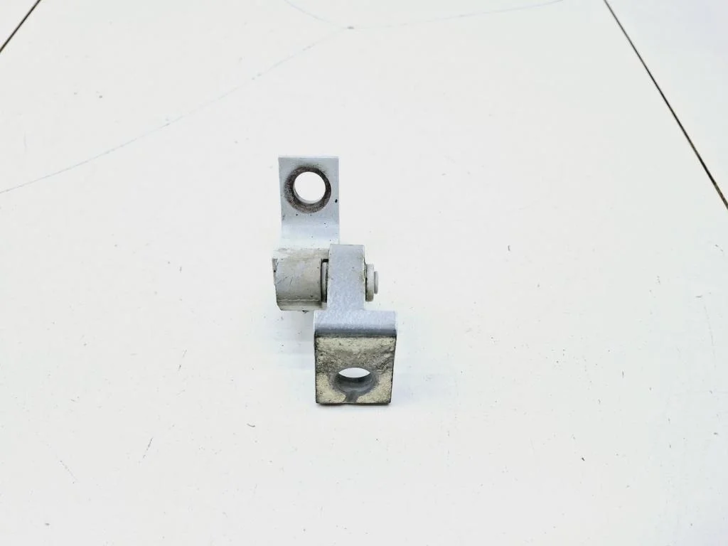 Петля двери Volkswagen Polo 5