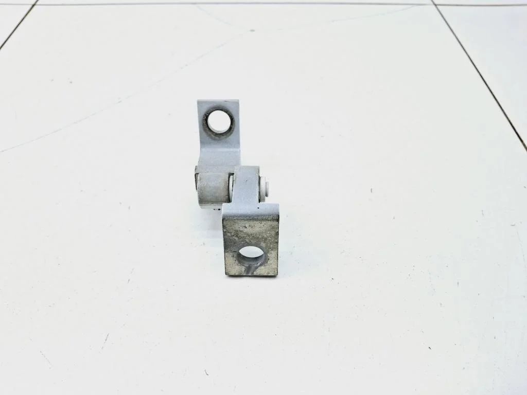 Петля двери Volkswagen Polo 5