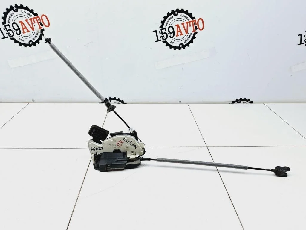 Замок двери передней правой Volkswagen Polo 5