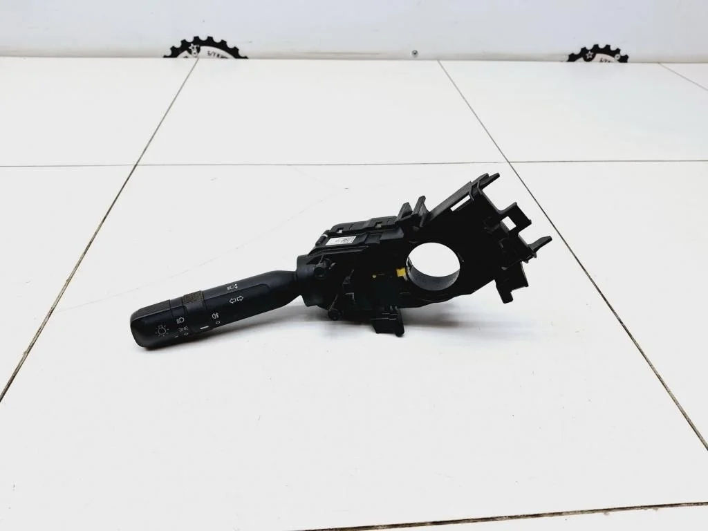 Переключатель поворотов подрулевой Kia RIO 4 FB