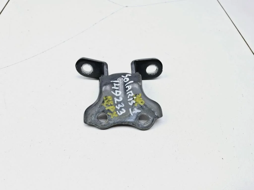 Петля двери задней правой верхняя Hyundai Solaris 1 2015 RB