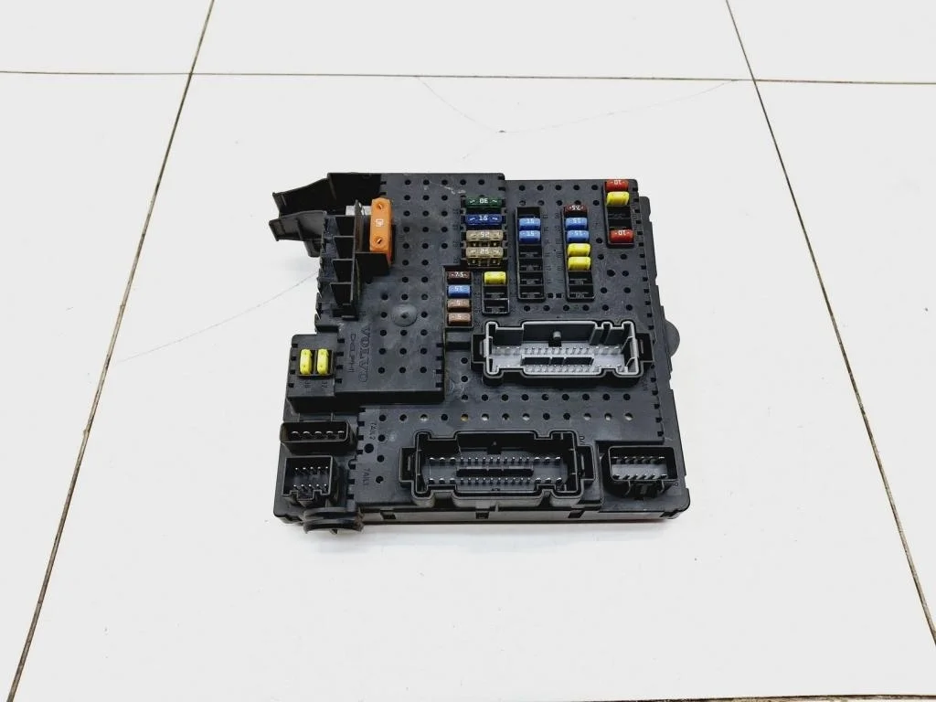Блок предохранителей Volvo S60 1 2006 P24