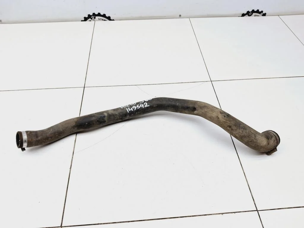 Патрубок радиатора Volvo S60 1 2006 P24