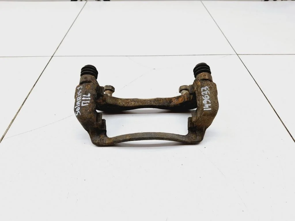 Скоба суппорта переднего левого Hyundai Solaris 1 2015 RB