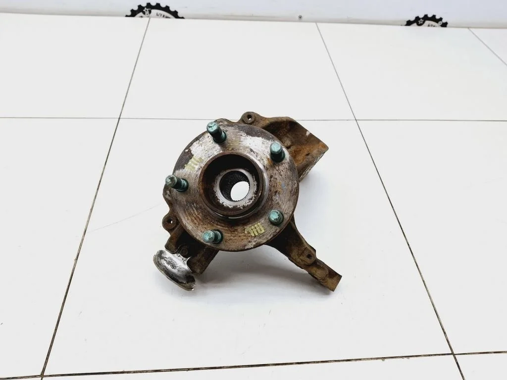 Кулак поворотный передний левый Ford C-MAX 2007 1