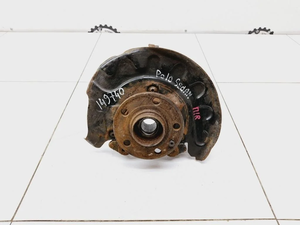 Кулак поворотный передний правый Volkswagen Polo 5