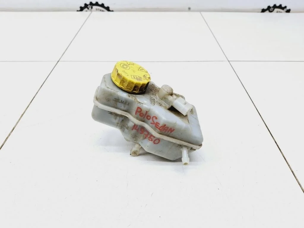 Бачок главного тормозного цилиндра Volkswagen Polo 5
