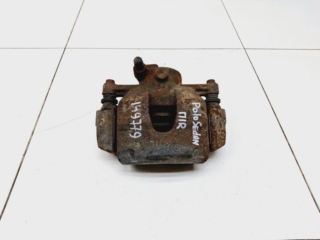 Суппорт передний правый Volkswagen Polo 5