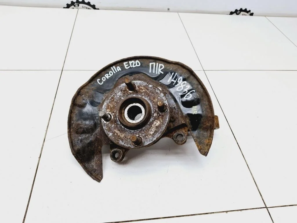 Кулак поворотный передний правый Toyota Corolla 2005 E120