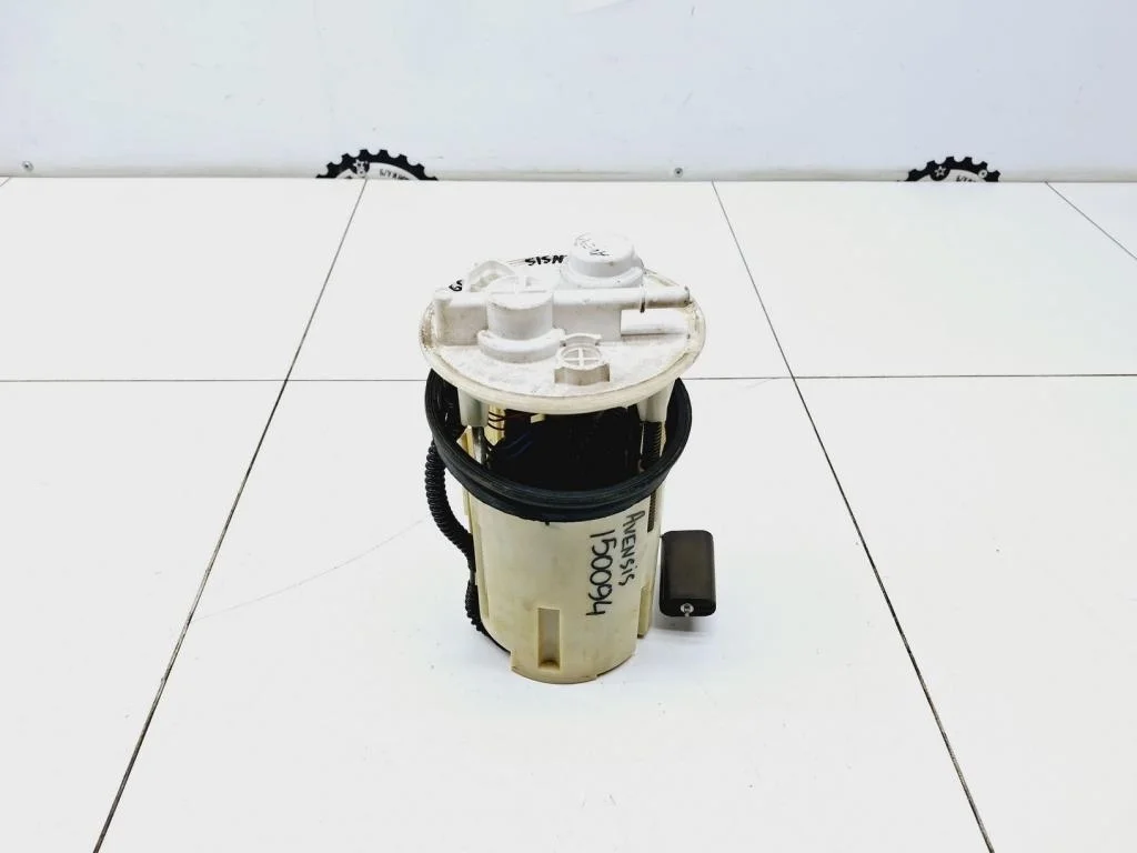 Насос топливный Toyota Avensis 2 T250