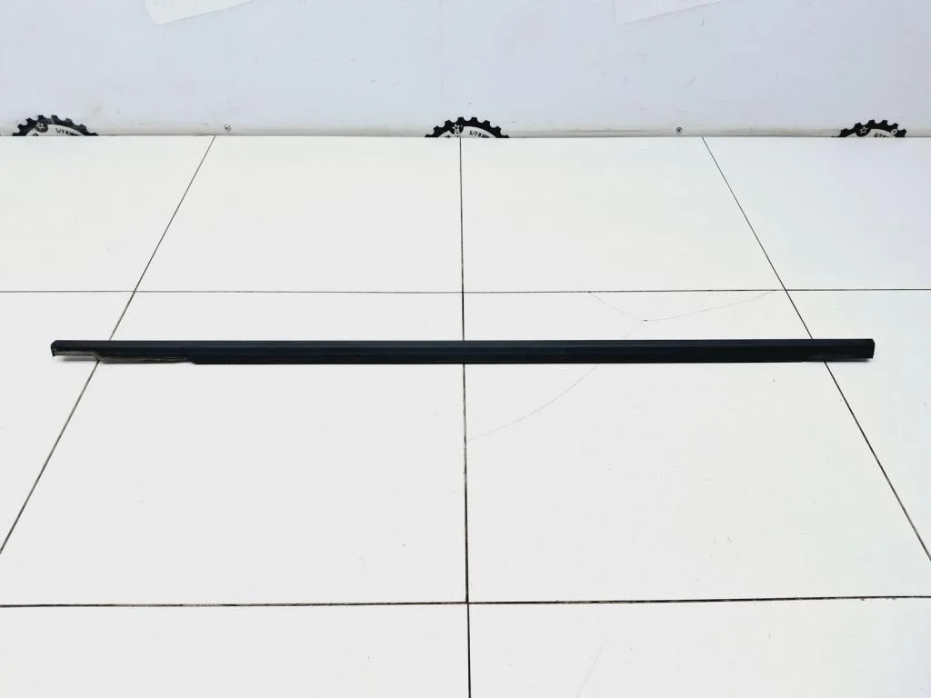 Накладка стекла переднего левого Kia RIO 4 2018 FB