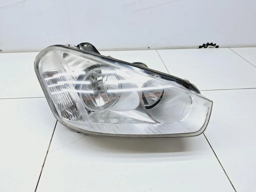 Фара правая Ford C-MAX 2007 1